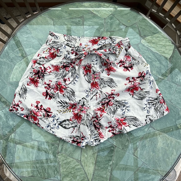 Women’s size large Cali 1850 Linen Shorts with self tie belt - Picture 1 of 3